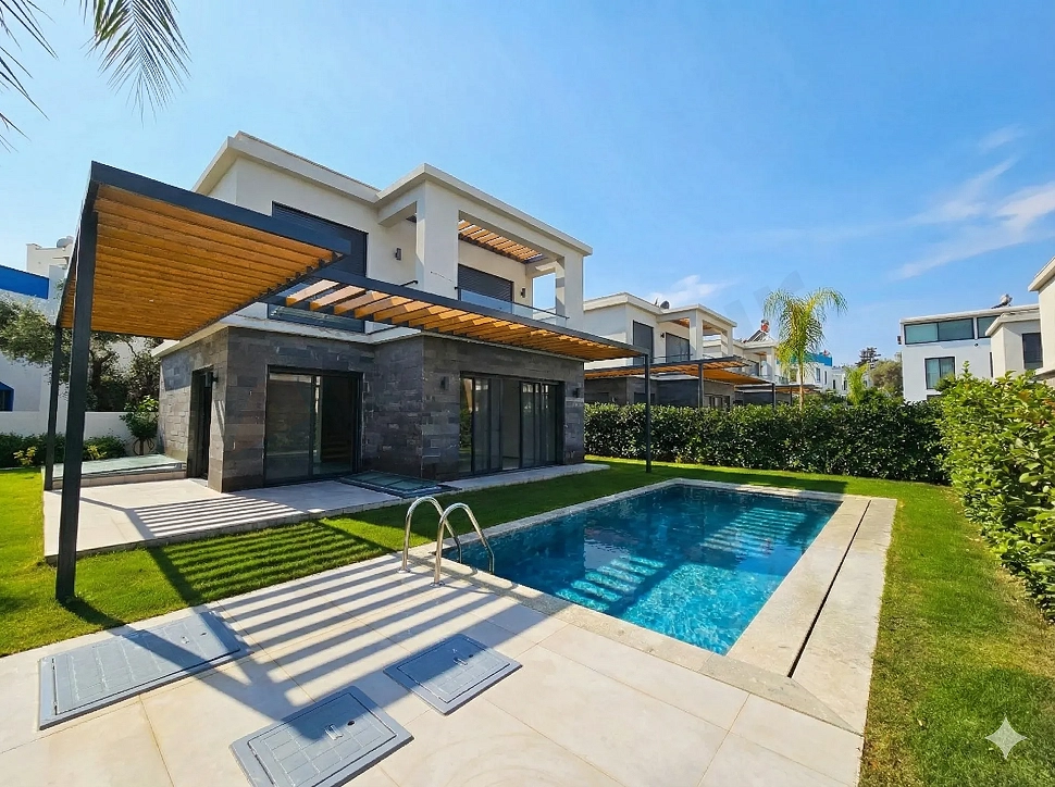 Modern and spacious outdoor swimming pool of the hotel in Bodrum