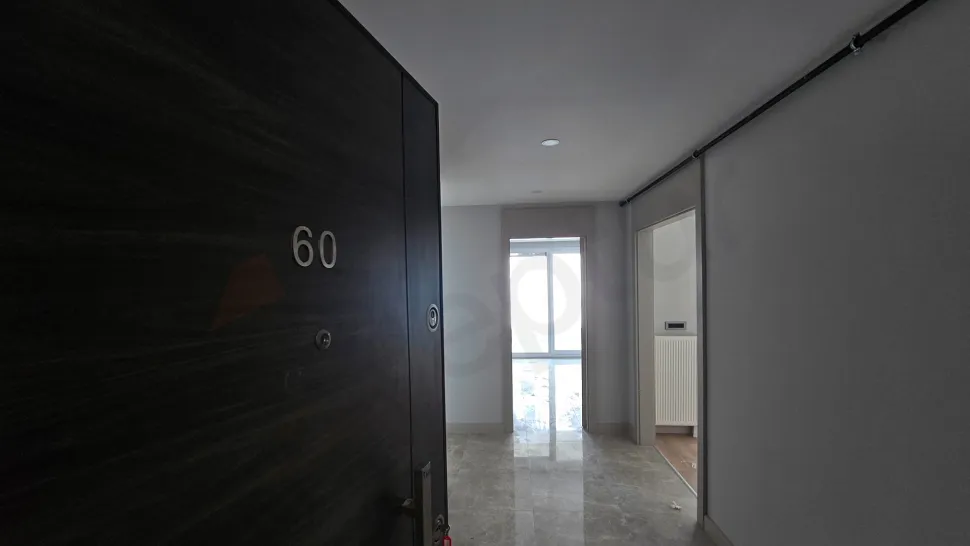 Space Efficiency Masterclass: High-Net 3.5+1 Layout with En-Suite Helper's Room