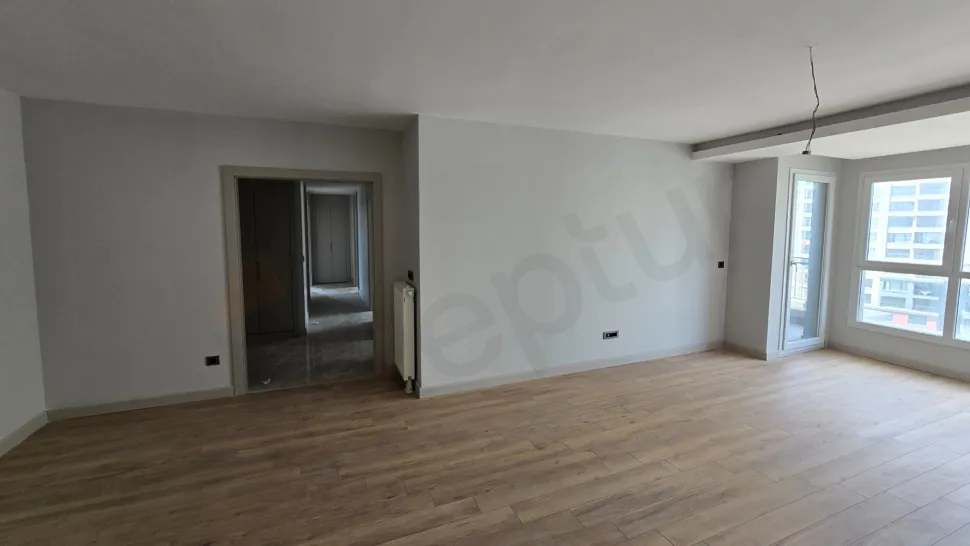 Space Efficiency Masterclass: High-Net 3.5+1 Layout with En-Suite Helper's Room