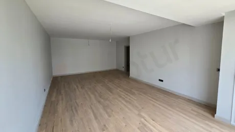 Space Efficiency Masterclass: High-Net 3.5+1 Layout with En-Suite Helper's Room