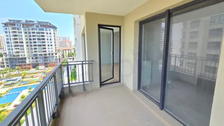 Space Efficiency Masterclass: High-Net 3.5+1 Layout with En-Suite Helper's Room