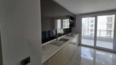 Space Efficiency Masterclass: High-Net 3.5+1 Layout with En-Suite Helper's Room