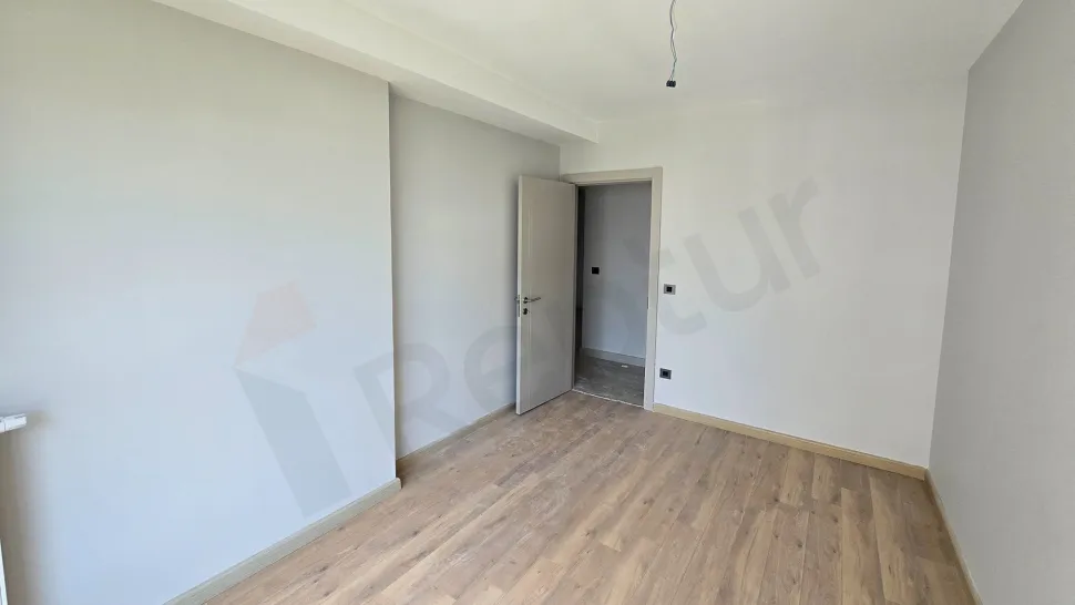 Space Efficiency Masterclass: High-Net 3.5+1 Layout with En-Suite Helper's Room