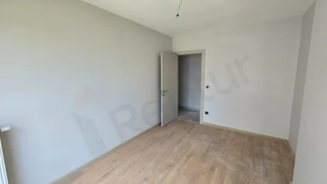 Space Efficiency Masterclass: High-Net 3.5+1 Layout with En-Suite Helper's Room