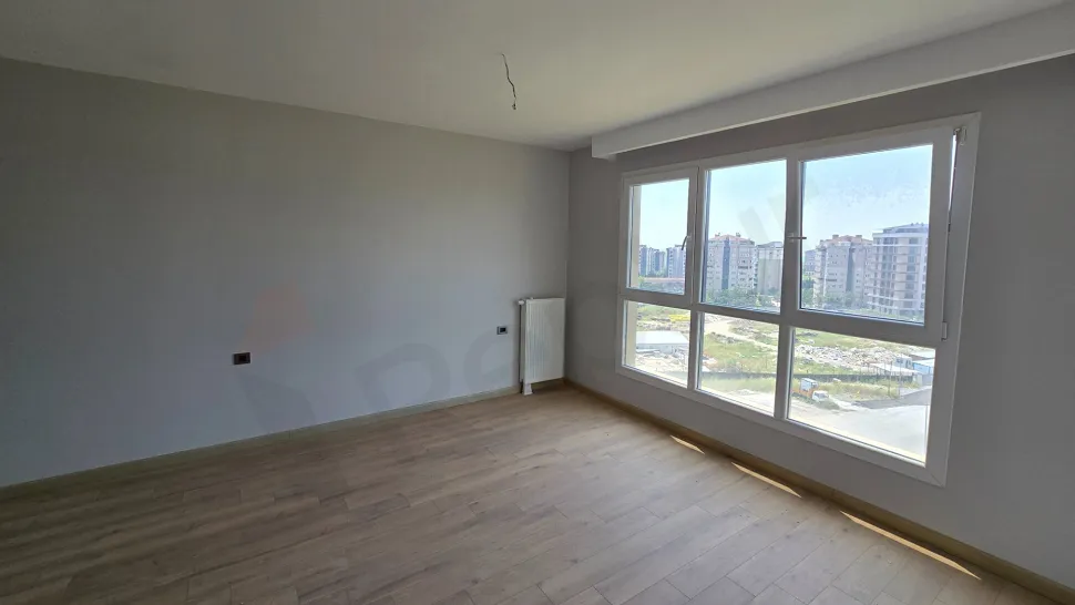 Space Efficiency Masterclass: High-Net 3.5+1 Layout with En-Suite Helper's Room