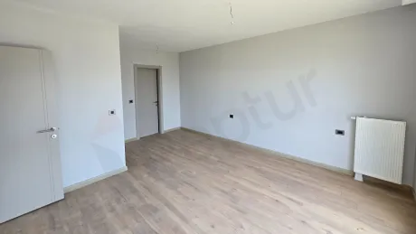 Space Efficiency Masterclass: High-Net 3.5+1 Layout with En-Suite Helper's Room
