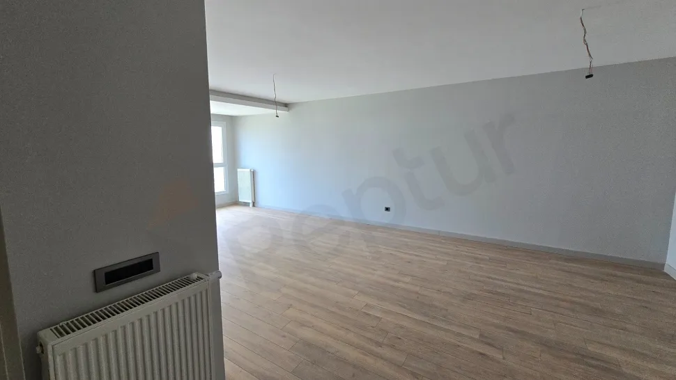 Space Efficiency Masterclass: High-Net 3.5+1 Layout with En-Suite Helper's Room