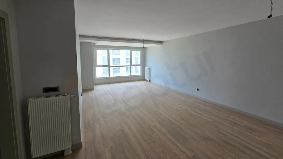 Space Efficiency Masterclass: High-Net 3.5+1 Layout with En-Suite Helper's Room