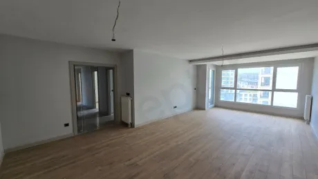 Space Efficiency Masterclass: High-Net 3.5+1 Layout with En-Suite Helper's Room