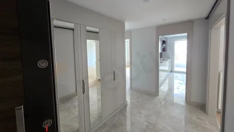 Space Efficiency Masterclass: High-Net 3.5+1 Layout with En-Suite Helper's Room