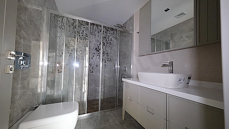 Spacious 2+1 Family Apartment with Closed Kitchen on 5th Floor in Topkapi