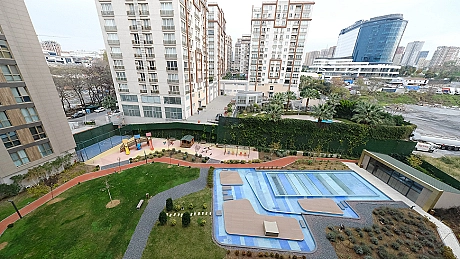 Spacious 2+1 Family Apartment with Closed Kitchen on 5th Floor in Topkapi