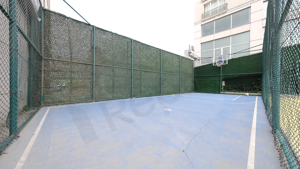 Spacious 2+1 Family Apartment with Closed Kitchen on 5th Floor in Topkapi