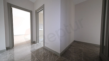 Spacious 2+1 Family Apartment with Closed Kitchen on 5th Floor in Topkapi