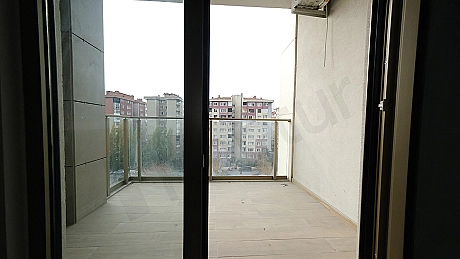 Spacious 2+1 Family Apartment with Closed Kitchen on 5th Floor in Topkapi