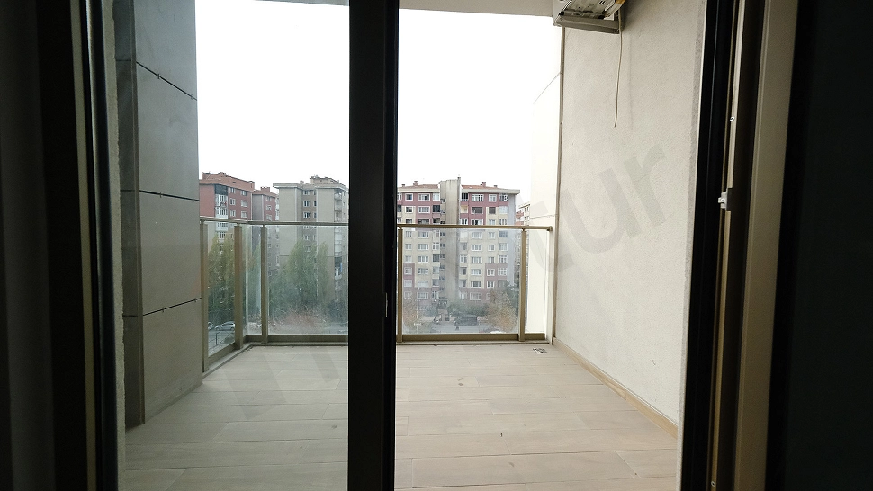 Spacious 2+1 Family Apartment with Closed Kitchen on 5th Floor in Topkapi