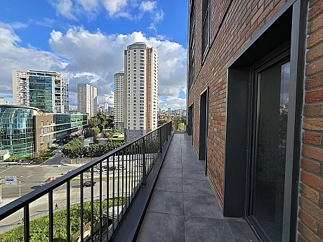 Spacious 3+1 Apartment in West Atasehir: Steps to New Metro & 22m² Terrace