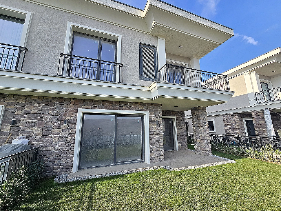 Image of a spacious and well-maintained garden.