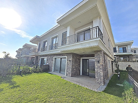 Garden view of a villa for sale in Başakşehir.
