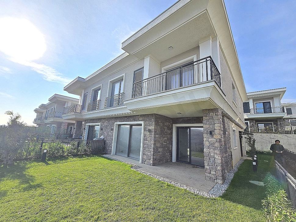 Garden view of a villa for sale in Başakşehir.