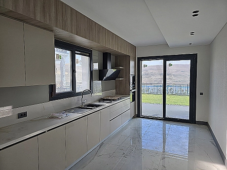 Image of modern kitchen.