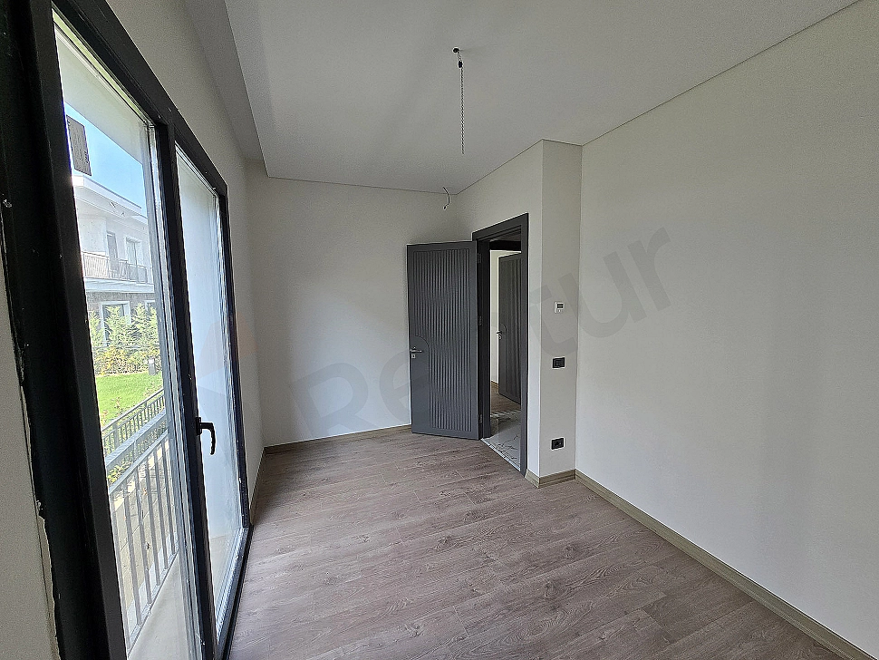 Image of a stylish and bright bedroom.