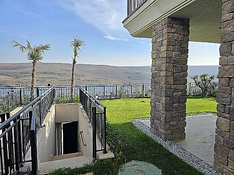 Image of a large and well-maintained garden.