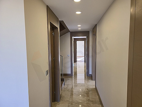 Image of a modern designed, bright and spacious corridor.