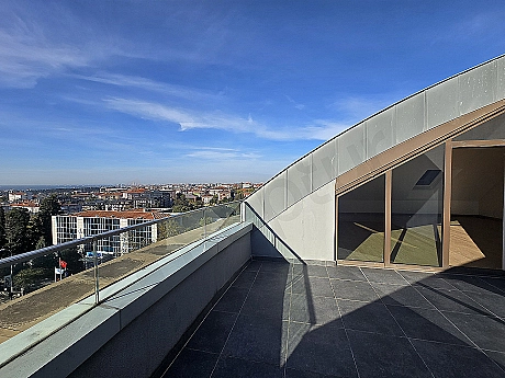 Photo of a luxurious duplex apartment with a spacious terrace.