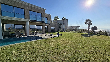 The Captain’s Bridge of Bodrum: Ultra-Luxury 6+1 Seafront Manor with Private Infinity Pool