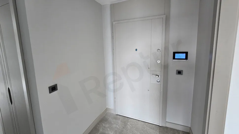 Top-Floor 4+1 Duplex: Dual Views & Massive Terrace