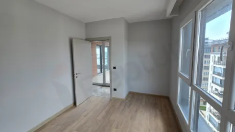 Top-Floor 4+1 Duplex: Dual Views & Massive Terrace