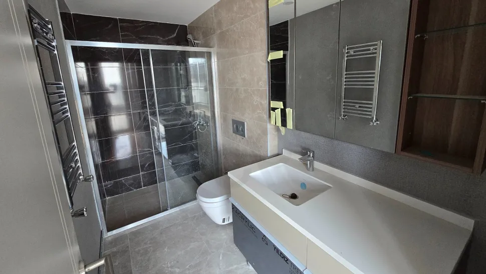 Top-Floor 4+1 Duplex: Dual Views & Massive Terrace