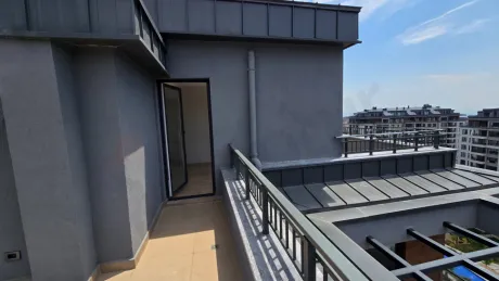 Top-Floor 4+1 Duplex: Dual Views & Massive Terrace