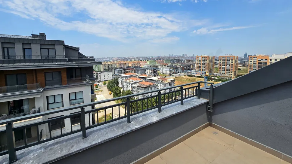 Top-Floor 4+1 Duplex: Dual Views & Massive Terrace
