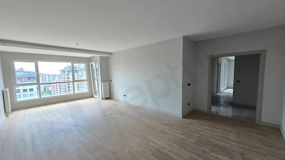 Top-Floor 4+1 Duplex: Dual Views & Massive Terrace