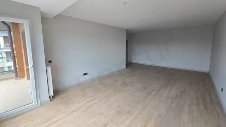 Top-Floor 4+1 Duplex: Dual Views & Massive Terrace
