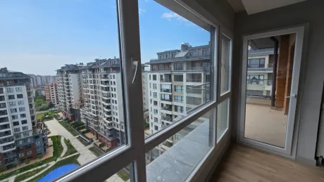 Top-Floor 4+1 Duplex: Dual Views & Massive Terrace