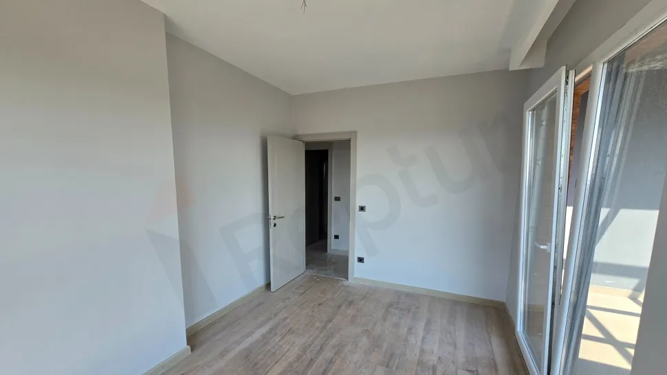 Spacious and modern design bedroom image of a luxury duplex apartment for sale in Beylikdüzü.