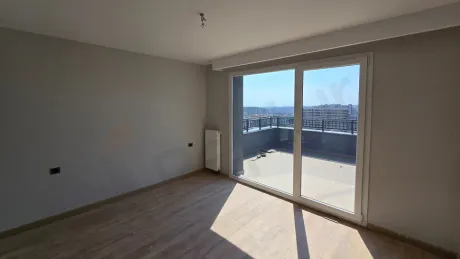 Bright and modern bedroom image of a spacious 5+1 duplex apartment located in Beylikdüzü, Istanbul.