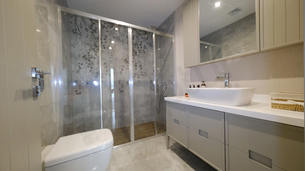 Image of a furnished bathroom.