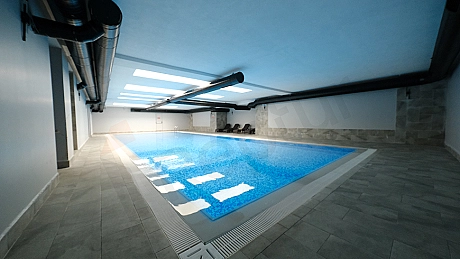 Indoor swimming pool in Istanbul Zeytinburnu.
