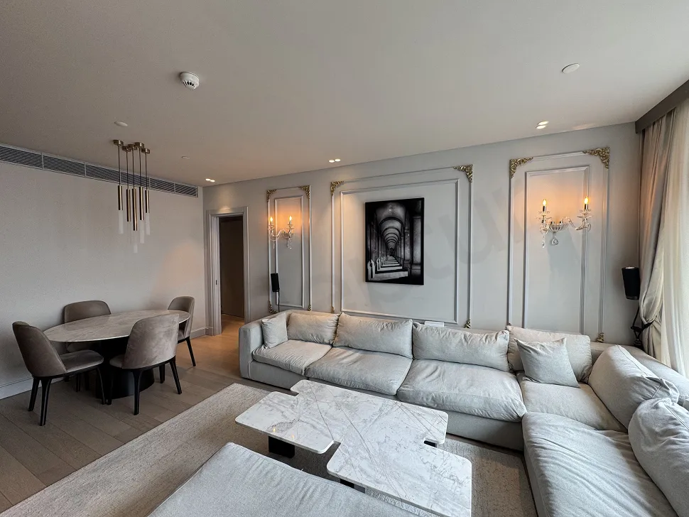 A spacious and bright living room image furnished with modern and stylish furniture in Şişli.