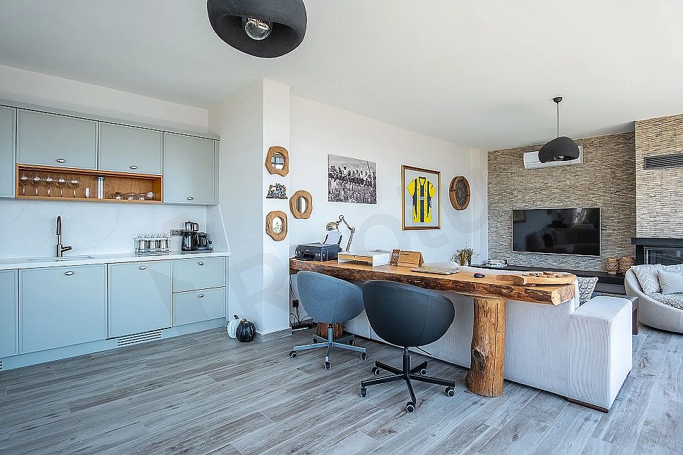 Image of an empty dining room.