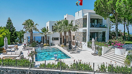 Swimming pool of luxury mansion in Bodrum.