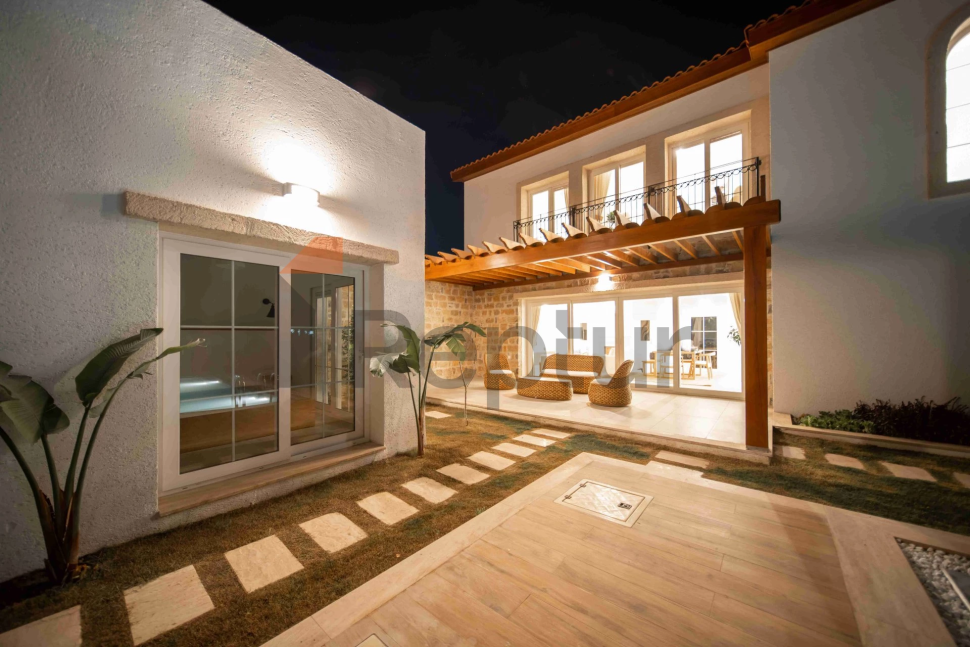 Exclusive large-scale villa project in a developing area near the airport