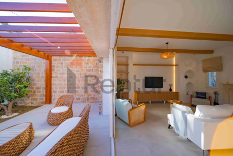 Exclusive large-scale villa project in a developing area near the airport