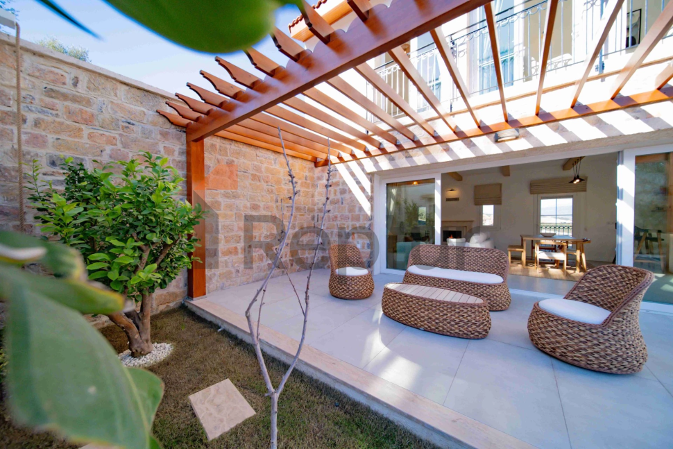 Exclusive large-scale villa project in a developing area near the airport