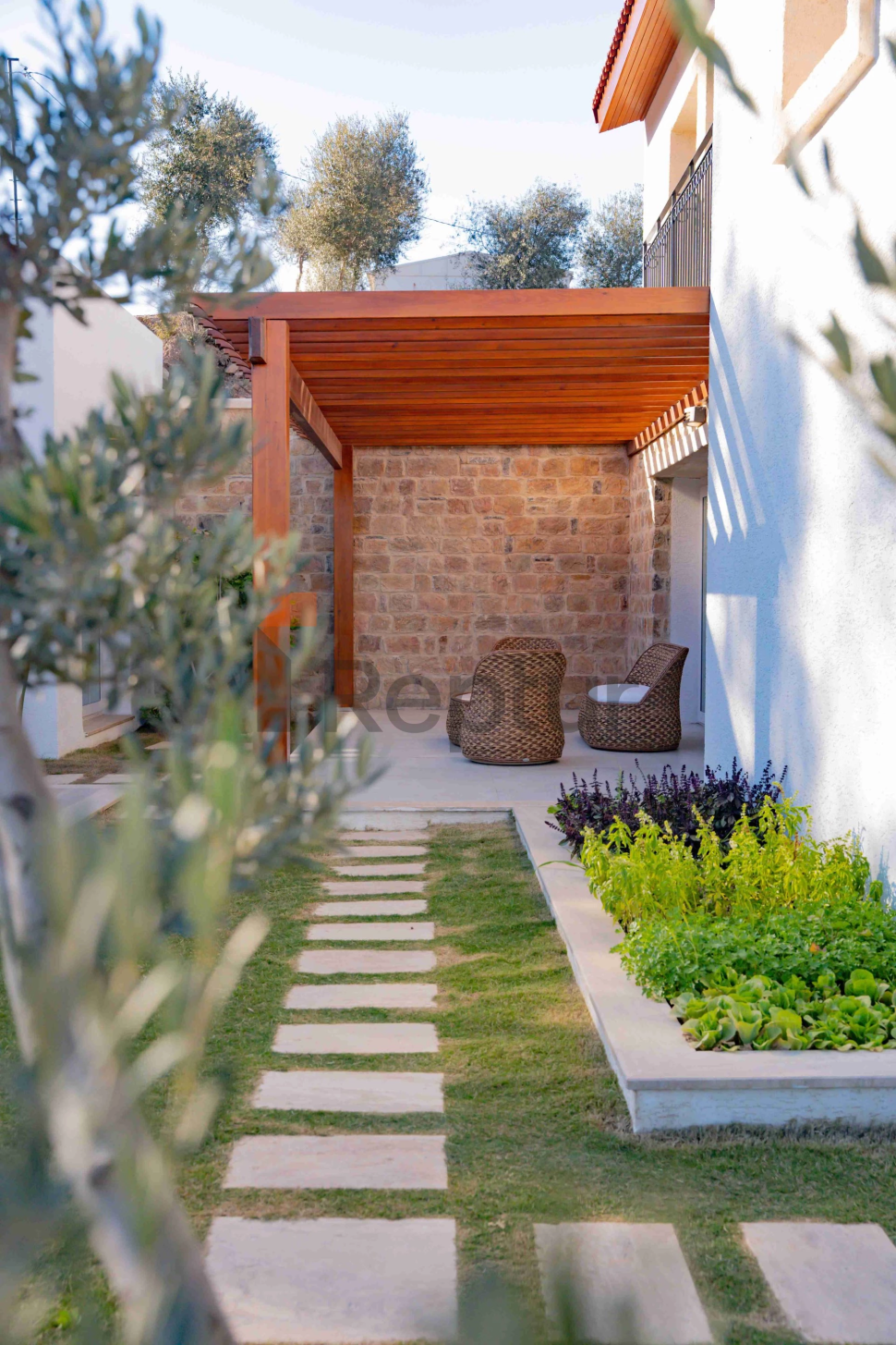 Exclusive large-scale villa project in a developing area near the airport