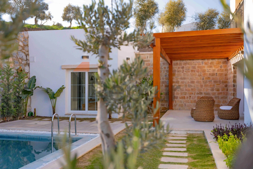 Exclusive large-scale villa project in a developing area near the airport